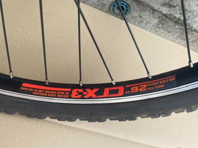 Pièces détachées: roue  avant vélo 26' – D'occasion à Ursy par DK8 1
