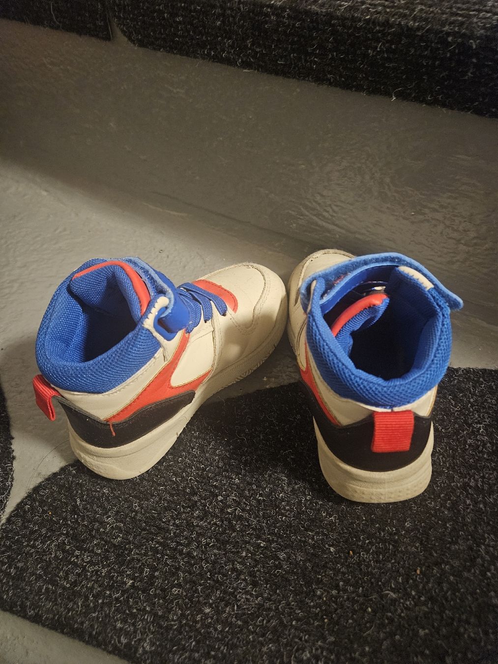 Scarpe per ragazzi: Hotwheels Schuhe Gr.24 – Usato da Wallenwil venduto da Alain2010 1