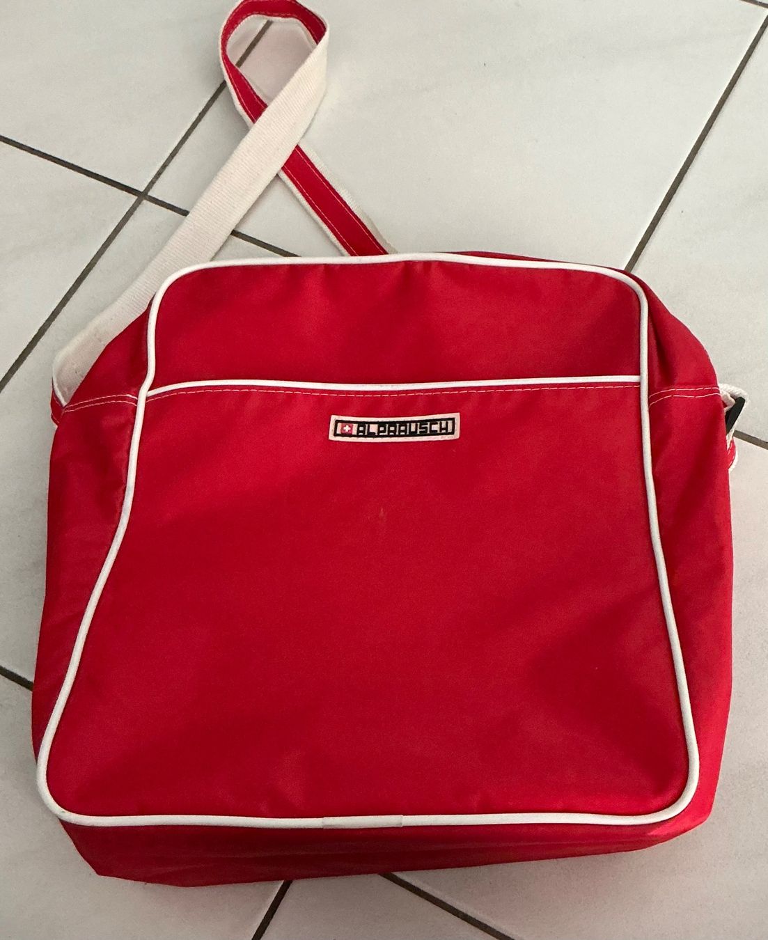 Alprausch Taschen: Alprausch - Umhängetasche rot neu – Gebraucht aus Naters von seidengut
