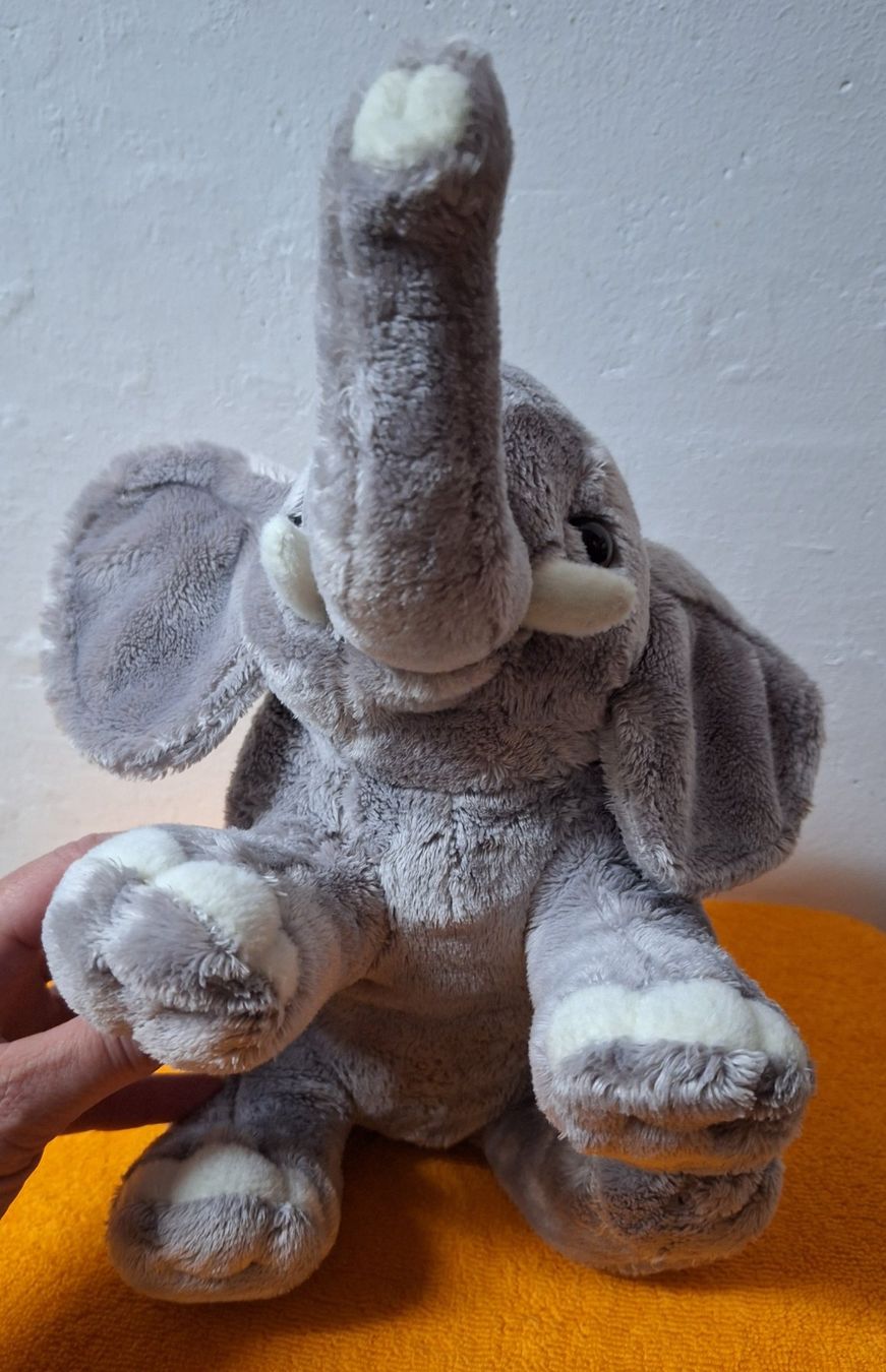 WWF Giocattoli: WWF Plüsch-Elefant, Breite ca. 26 cm – Usato da Muri AG venduto da Edlerweiss 1