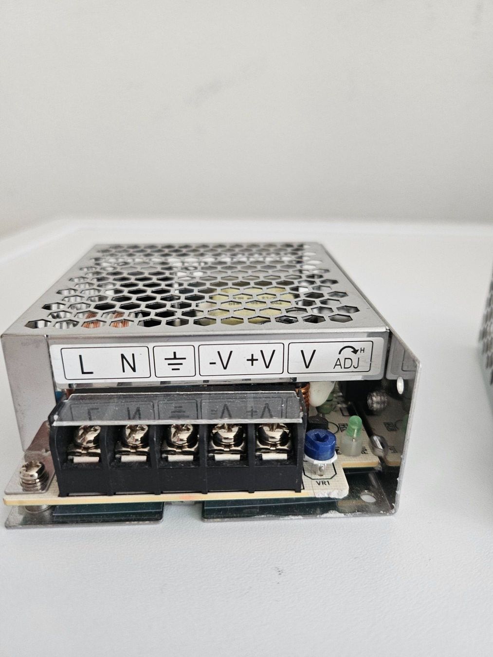 Componenti elettronici: 2 Netzgeräte TDK Lamda 12V 3A – Usato da Landquart venduto da Spirit6 1