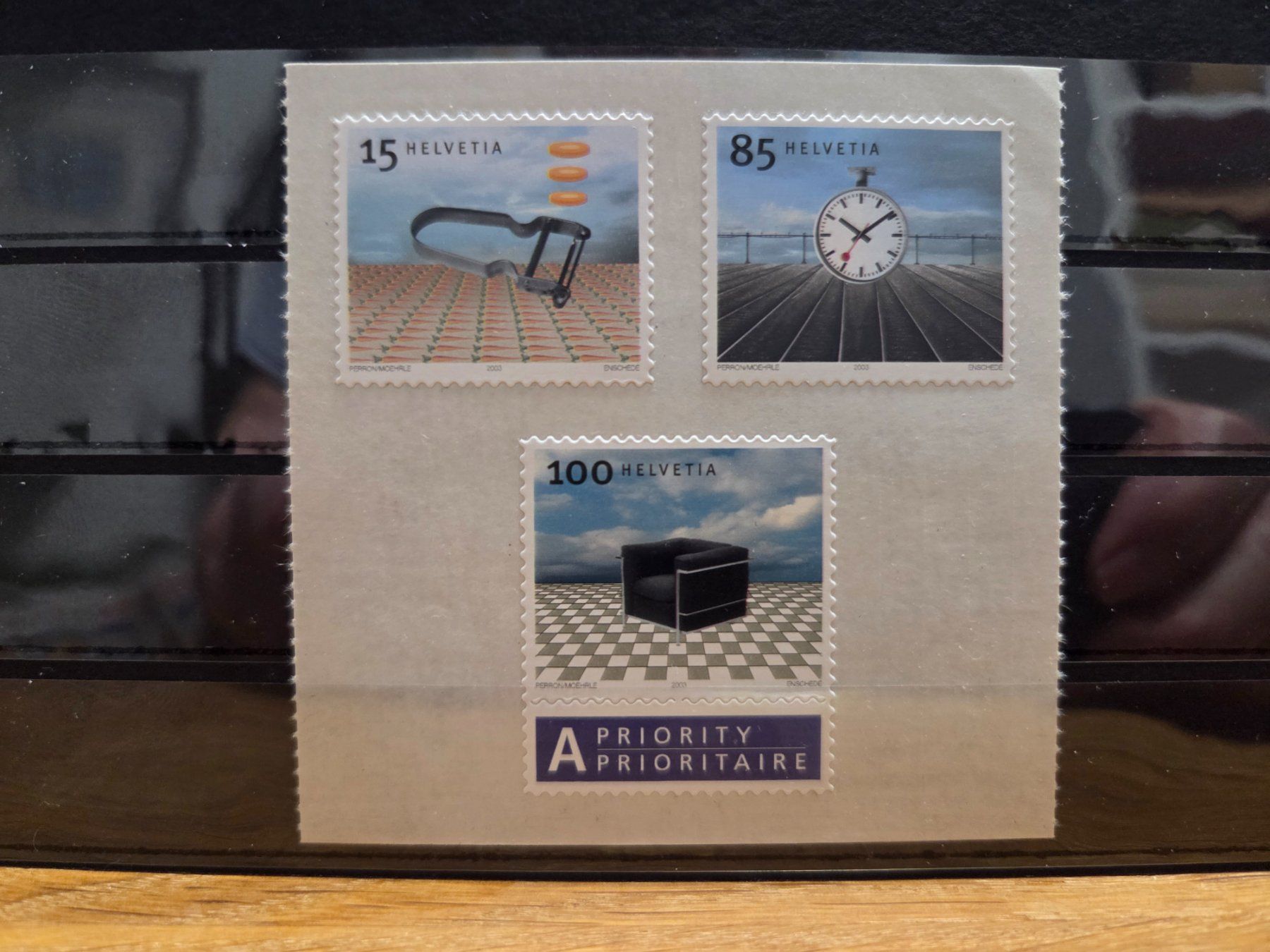 Tutti i francobolli: Serie Design Klassiker 2003, Druckverschiebung – Usato da Rickenbach SO venduto da Bytebull