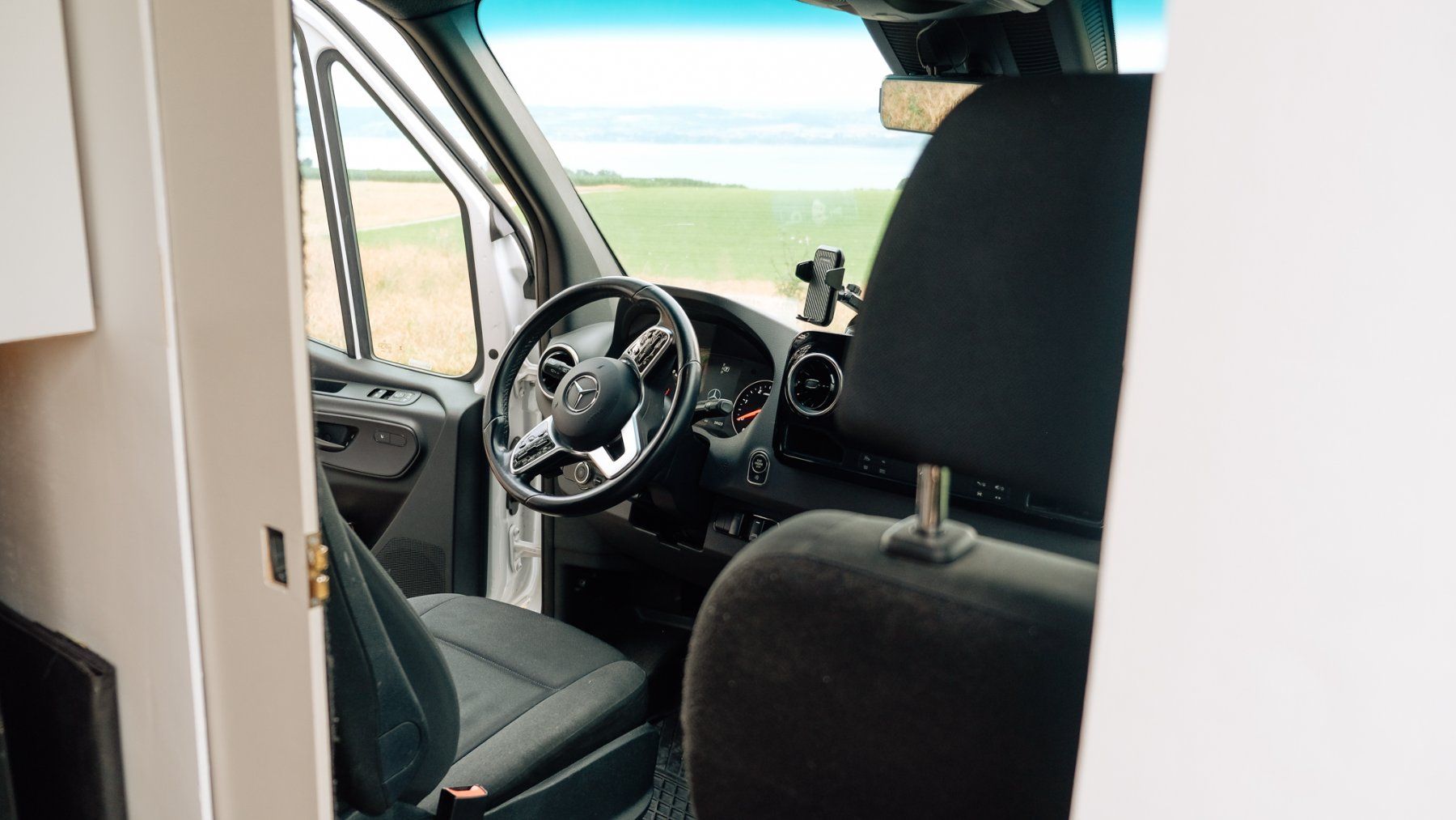 Mercedes-Benz Camping Fahrzeuge: Luxus Camper Neuer Sprinter W907: Autark Campen, Remote Work – Gebraucht aus Bern von wizotime 9