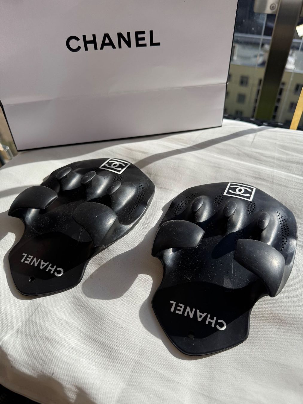 Pinne, Maschere & Boccagli: Palmes de natation Chanel neuves – Nuovo (secondo la descrizione) da Neuchatel venduto da mar_9blm 2