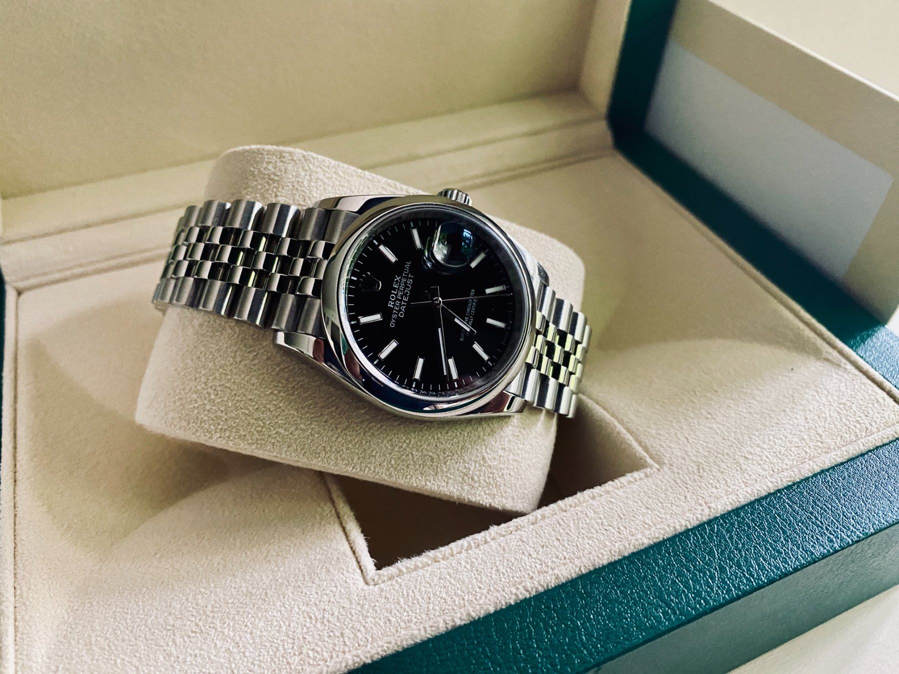 Rolex Orologi: Rolex Datejust 126200 black, jubilee strap – Usato da Genthod venduto da Fejmeo 4