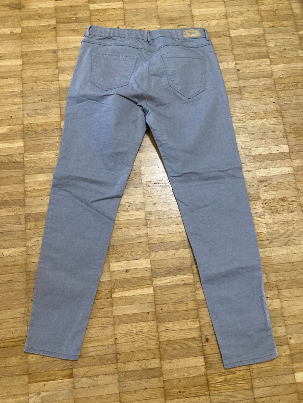Jeans: 2x graue Jeans Gr. 44 – Usato da Thun venduto da Vans_98 1