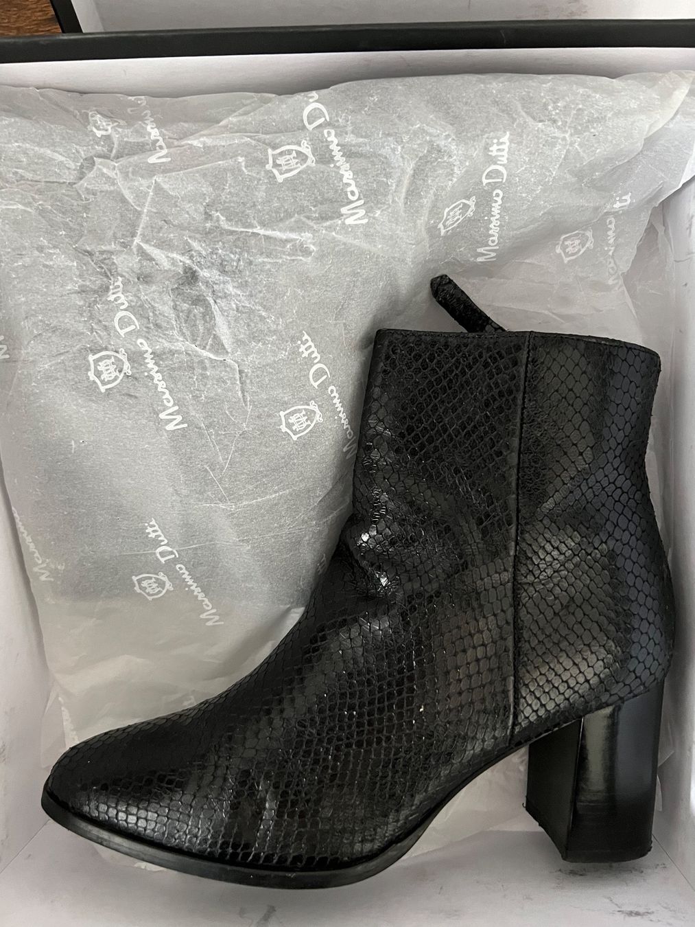 Massimo Dutti Scarpe da donna: Massimo Dutti Stivaletti con tacco neri – Usato da Lausanne venduto da dia_xs9l 4