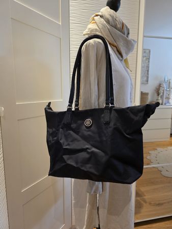 Schwarze Tommy Hilfiger Tasche👜
