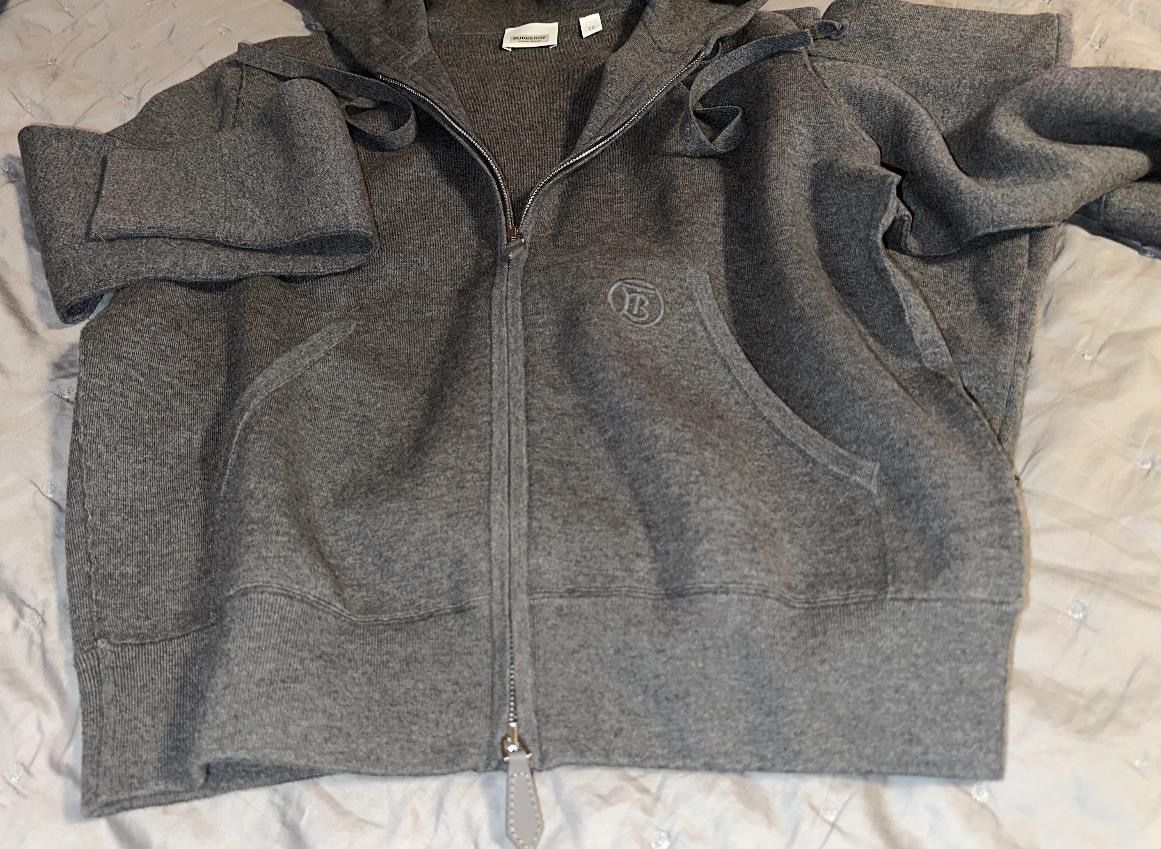 Burberry Kleiderpakete: Ensemble en cachemire Burberry – Neu (gemäss Beschreibung) aus Genève von Lilimouss 3