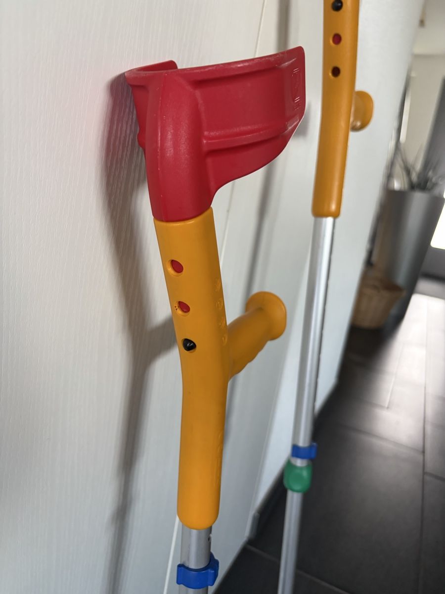 Appareils médicaux: Kinderkrücken – D'occasion à Oetwil am See par ron_qw7r 8