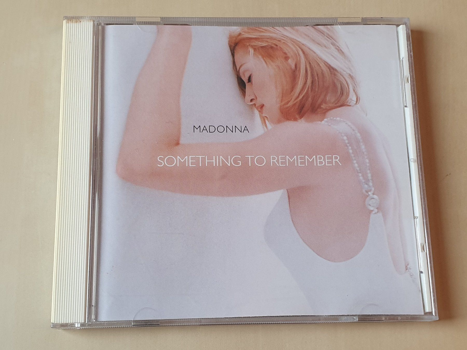 CDs: Madonna Something to Remember – D'occasion à Stansstad par collectorsshop