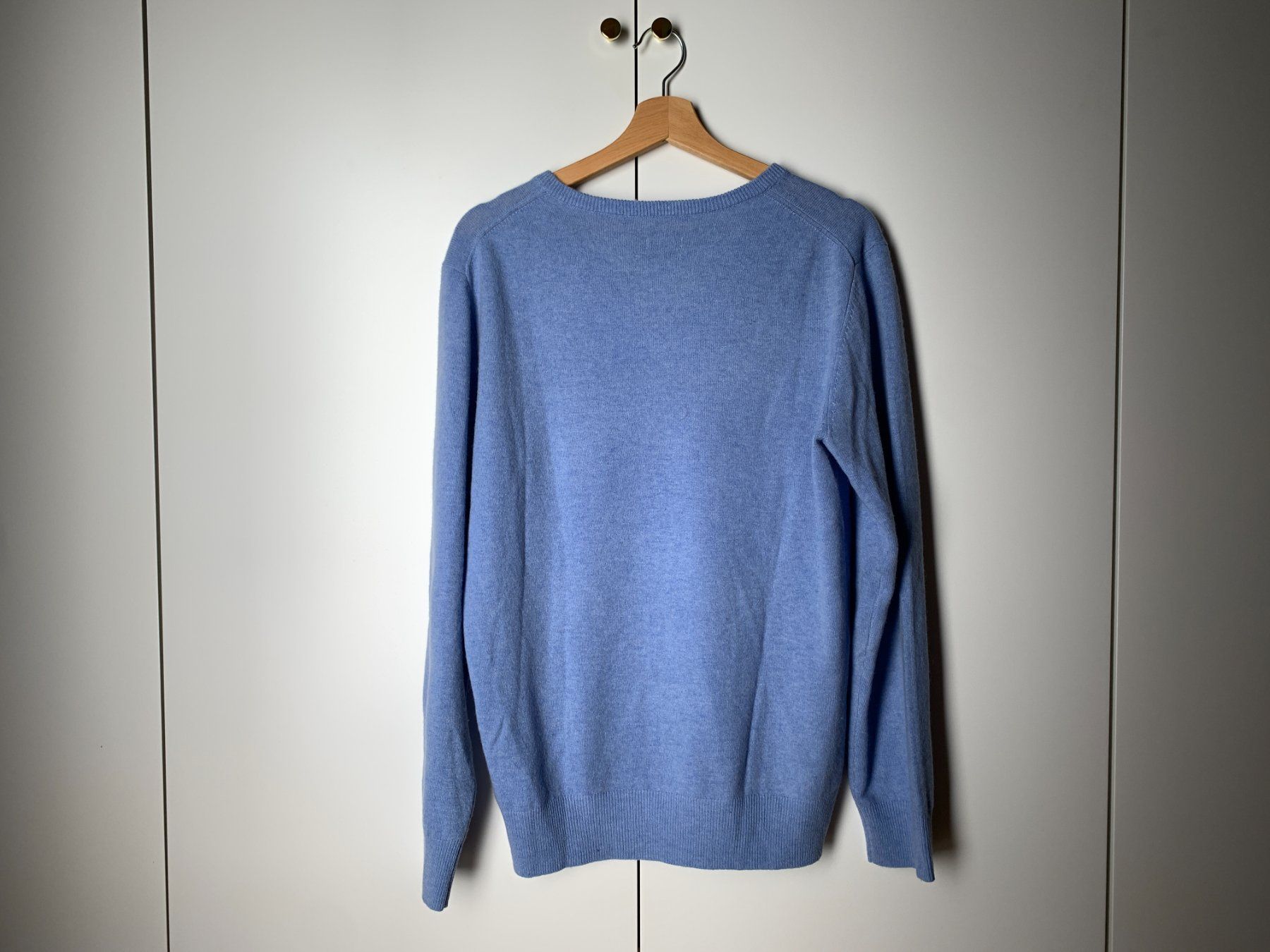 Maglioni & Felpe: 100% Kaschmir Pullover V-Ausschnitt Hellblau, Grösse L – Usato da Zürich venduto da lor_s6l8 2
