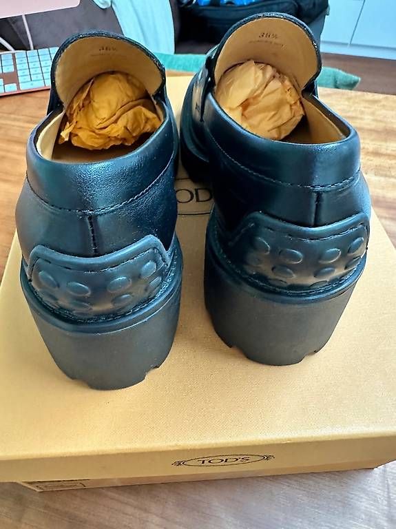 Damenschuhe: Tod´s Loafer, Grösse 36,5 – Gebraucht aus Tagelswangen von 9888 3