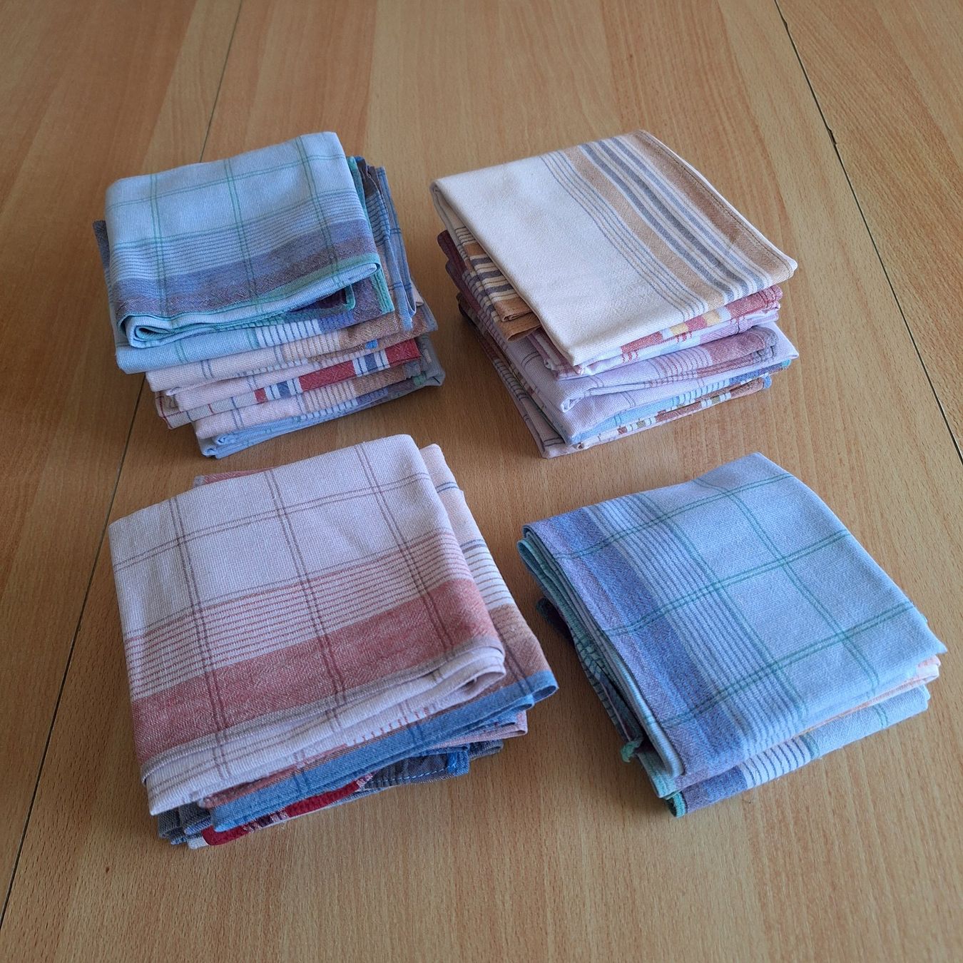 Sonstige Kleidung & Accessoires: Stofftaschentücher 32 Stk. – Gebraucht aus Bülach von blackhawk21