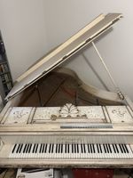 Piano droit ancien décoratif fonctionnel