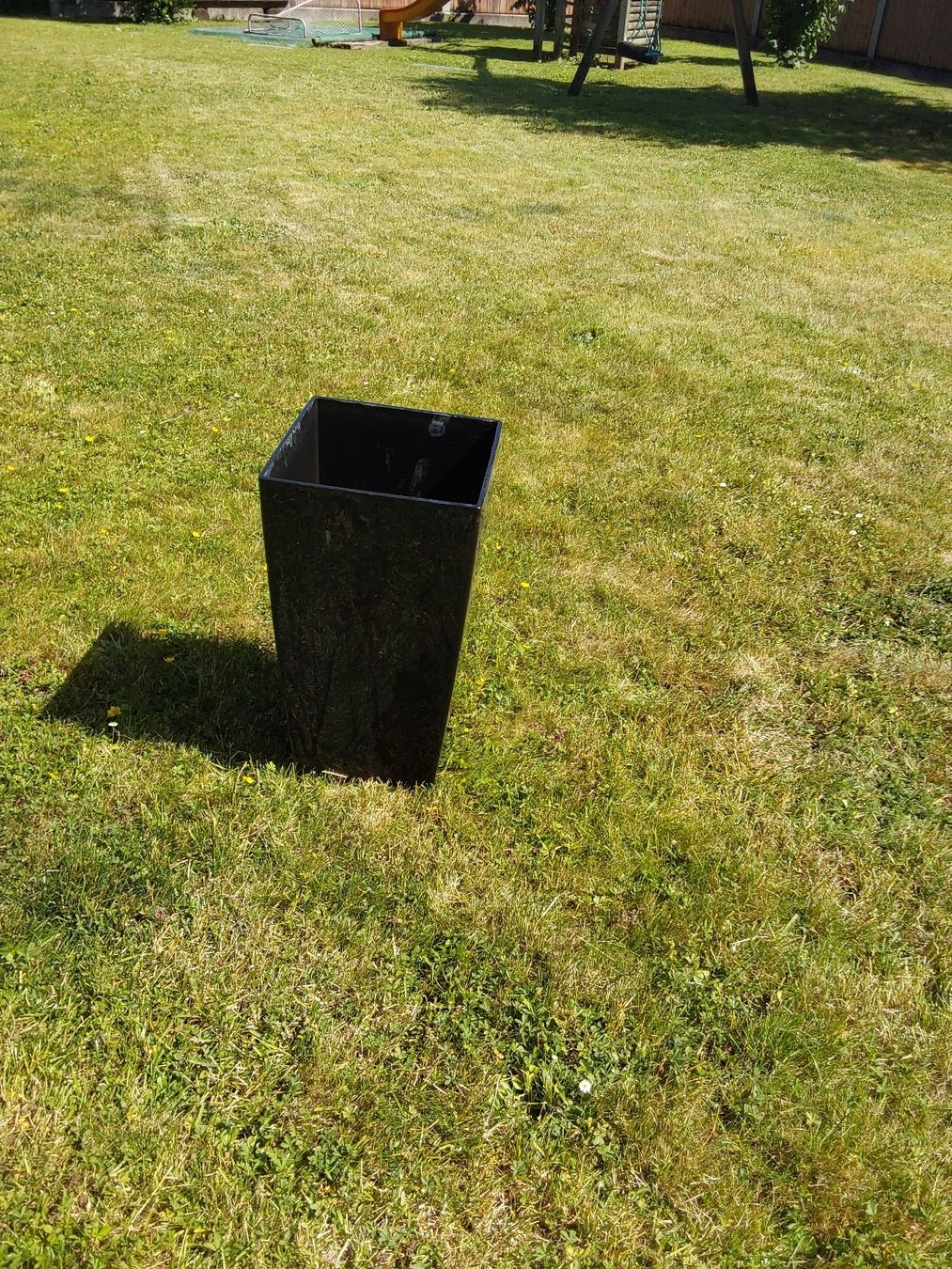 Vasi per fiori: Grand pot de fleurs noir élégant – Usato da Brügg BE venduto da rup_p6cw 2