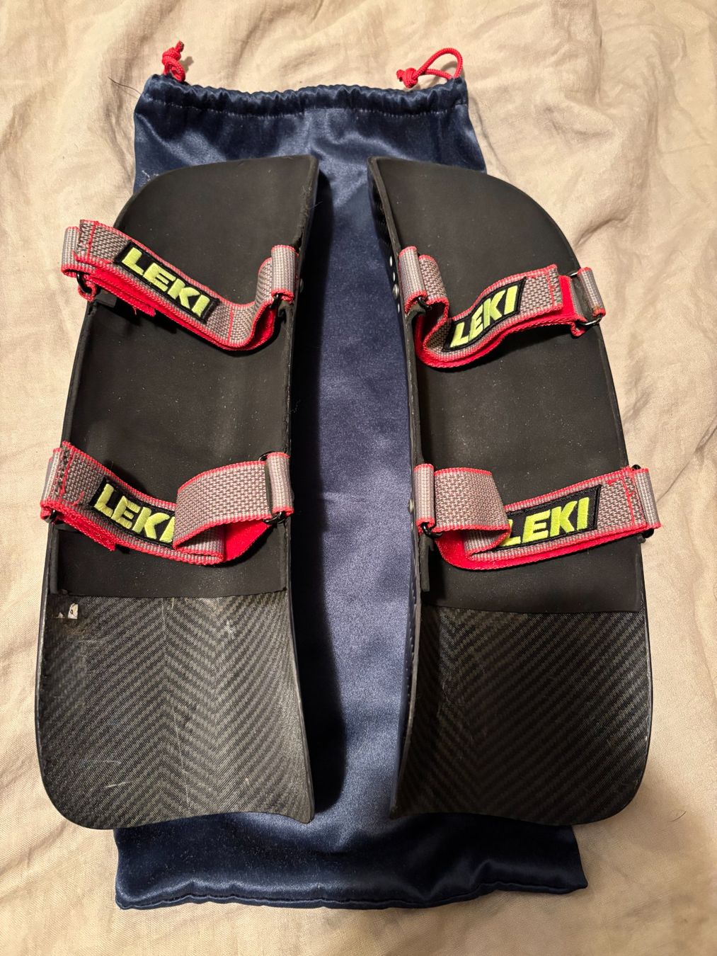 Leki Protezioni & Imbottiture: Leki Slalom Carbon Knieschoner – Usato da Oberaegeri venduto da con_f6lk 1