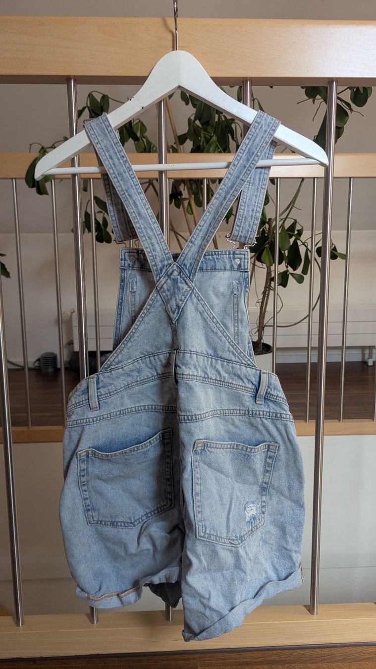 H&M Pantalons: Divided Latzhosen, Grösse 36 – D'occasion à Zürich par DebsBre 1