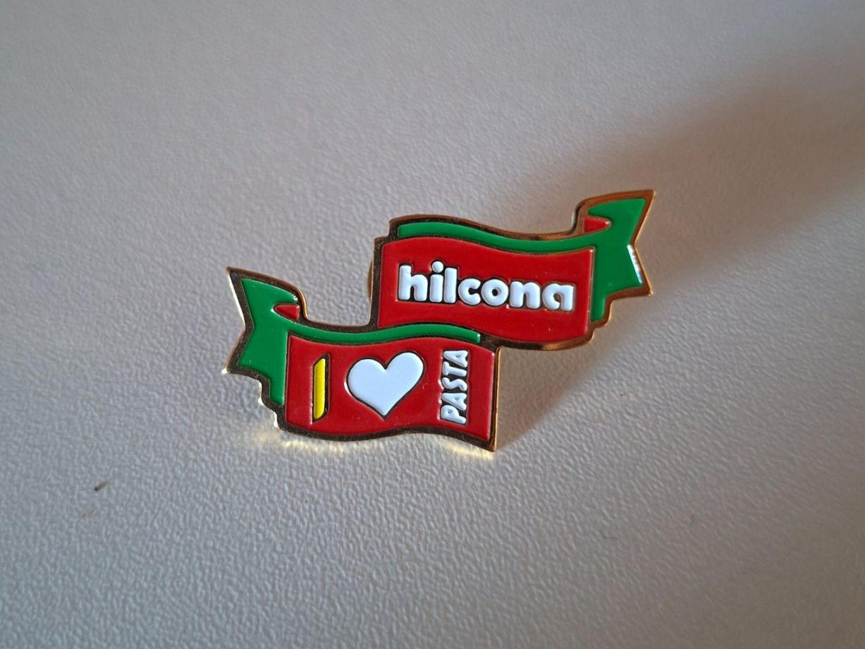 Placchette & Badge: Pin Hilcona Pasta – Usato da Erlinsbach venduto da pfunky