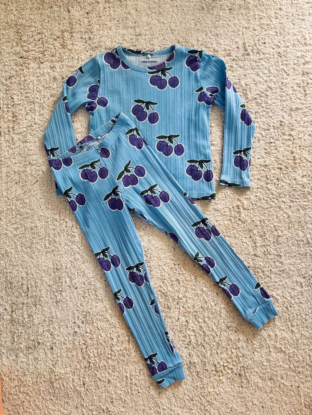Pyjamas & Ähnliches: Mini Rodini set - size 104-110 – Gebraucht aus Cully von Maar_K
