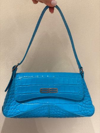 Balenciaga Schultertasche in Blau mit BB-Logo