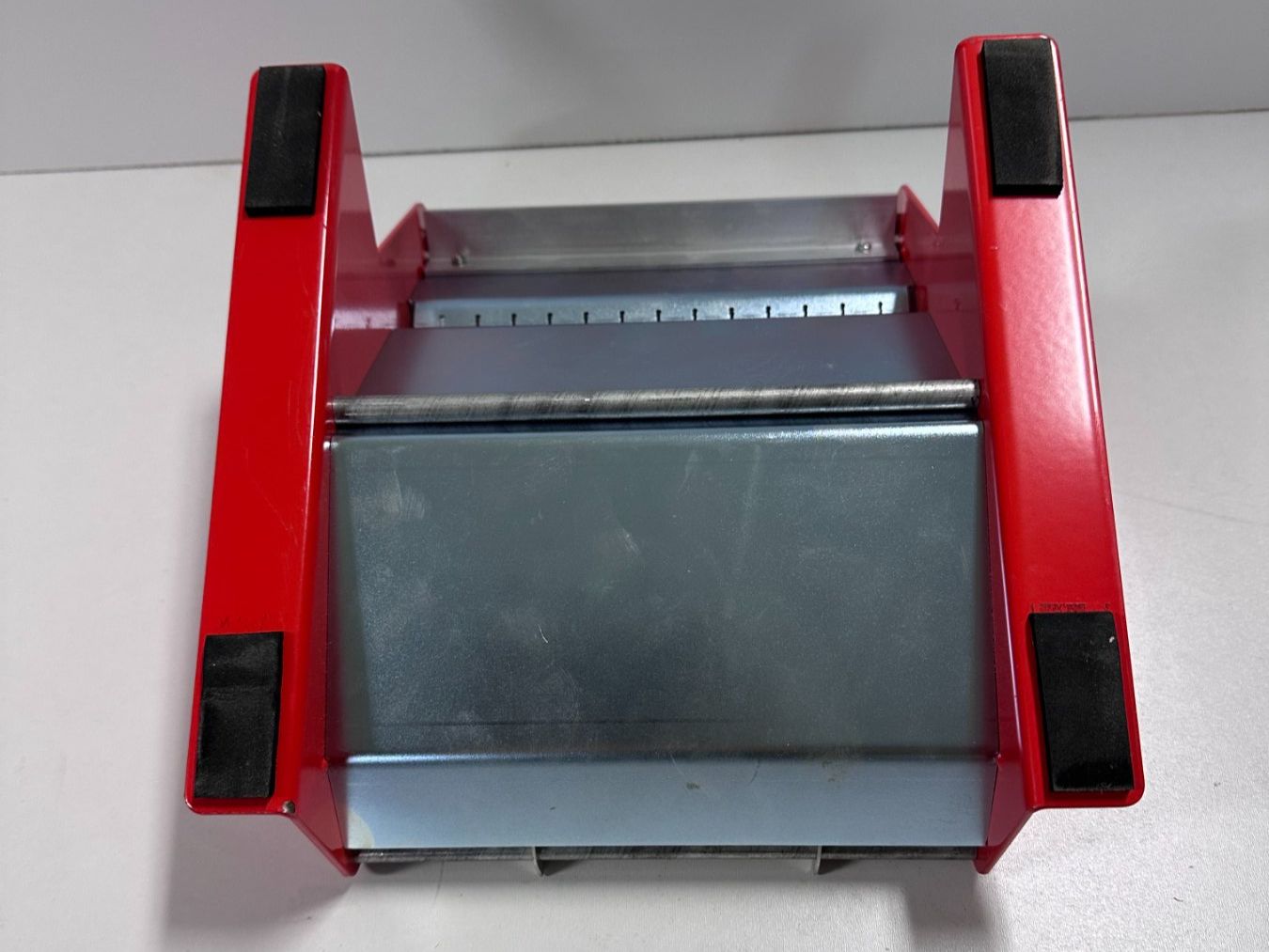 Sticker: Robuster Etikettenspender aus Metall – Usato da Dietikon venduto da DQSolutions 4