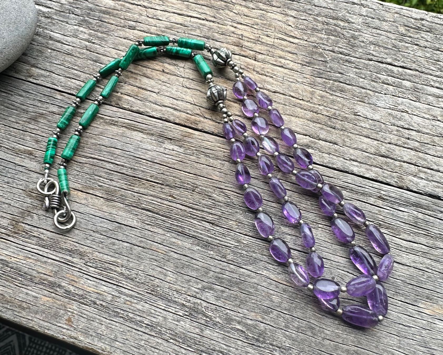 Ketten: Wunderschöne Halskette aus Amethyst und Malachit – Gebraucht aus Muri AG von Shoshana5