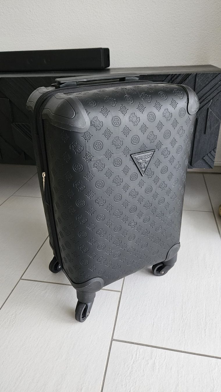 Valigie: Kabinenkoffer Guess / Kabinentrolley – Usato da Bülach venduto da DontPushTheButton 1