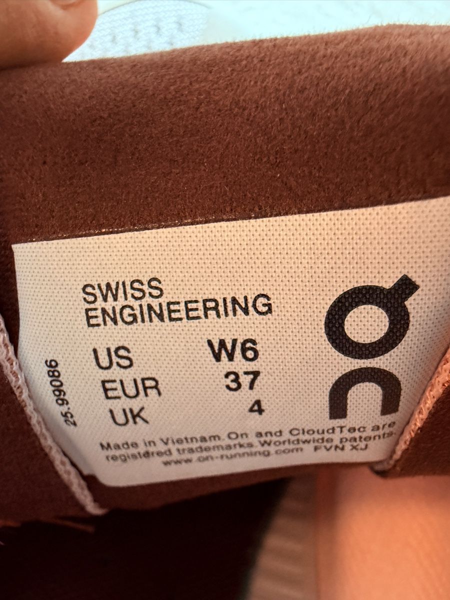 On Damenschuhe: On Cloudflow Laufschuhe Damen Grösse 37 Tokyo – Gebraucht aus Boningen von Tannsebaum 5