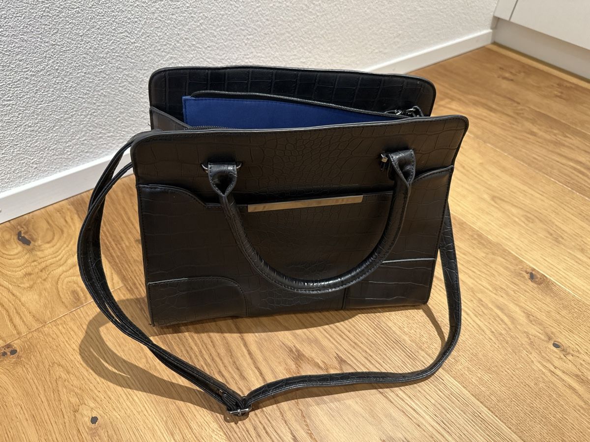 Borse da donna: Handtasche – Usato da Nottwil venduto da oO0_Erwin_0Oo