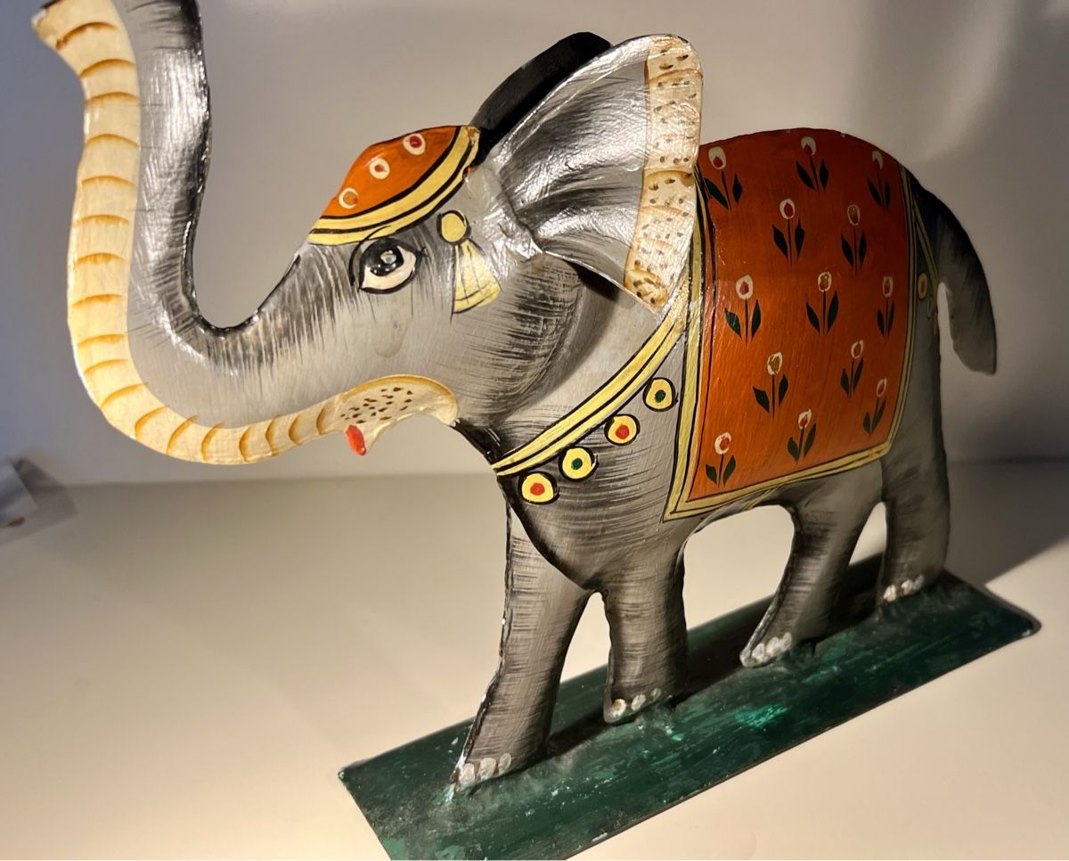 Skulpturen & Statuen: Éléphant décoratif en métal peint main, Inde – Neu (gemäss Beschreibung) aus Genève von DELIRBEADS 3