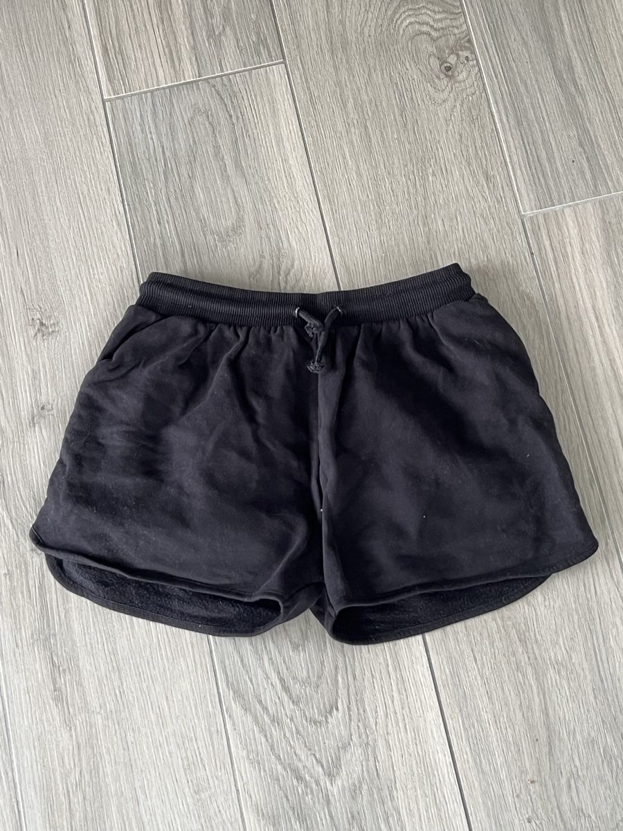 Next Pantalons: Schwarze Shorts Gr. 168 – D'occasion à Niederhelfenschwil par tab_xlc7