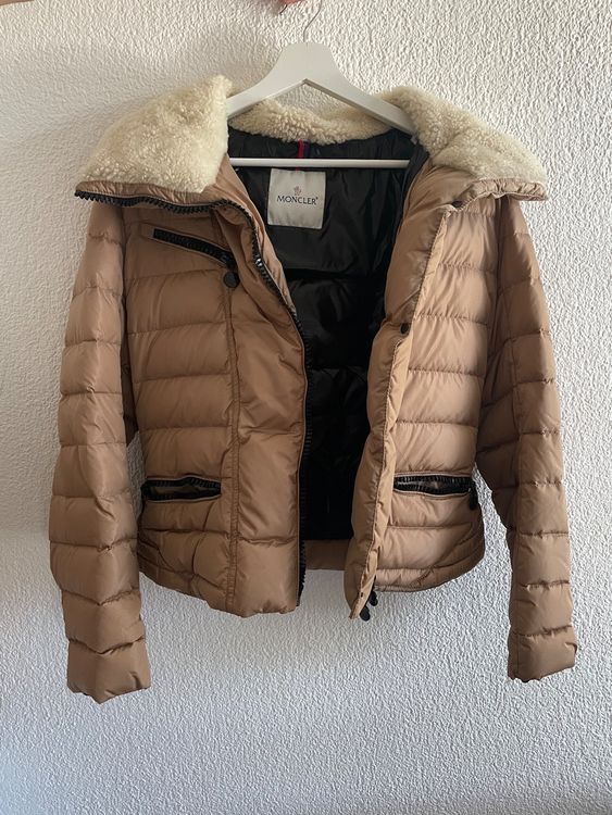 Moncler Vestes: Moncler Kurze Daunenjacke Beige – D'occasion à Wollerau par Vinagoni