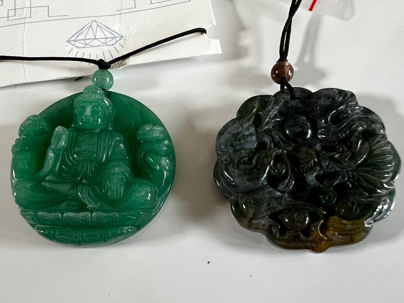 Ciondoli: Buddha Oder Drachen Anhänger mit Schnur – Nuovo e nell'imballaggio originale da Teufen Ar venduto da Exclusive.stuff.CH 2