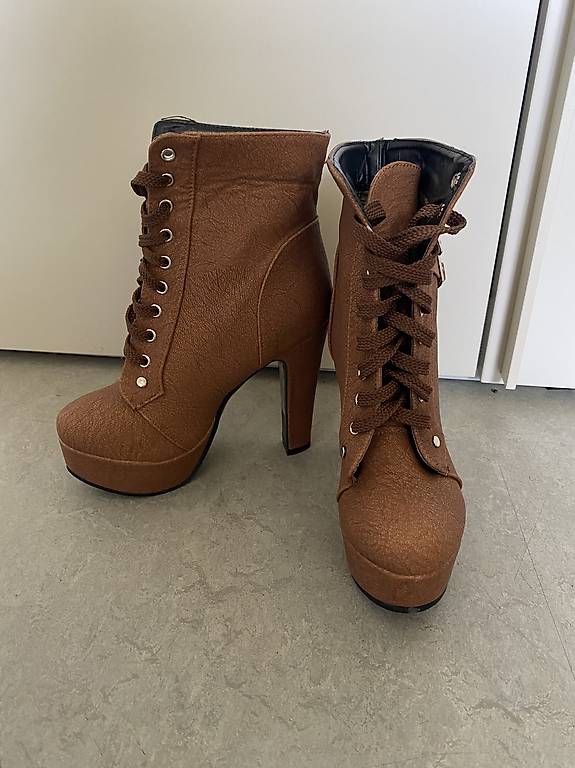 Damenschuhe: Stiefelette, braun, 35 – Gebraucht aus Entlebuch von Gauxxin 1