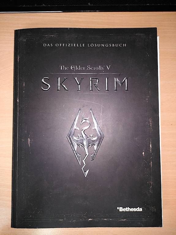 Libri: Skyrim – Usato da Trin venduto da pai_8jdk