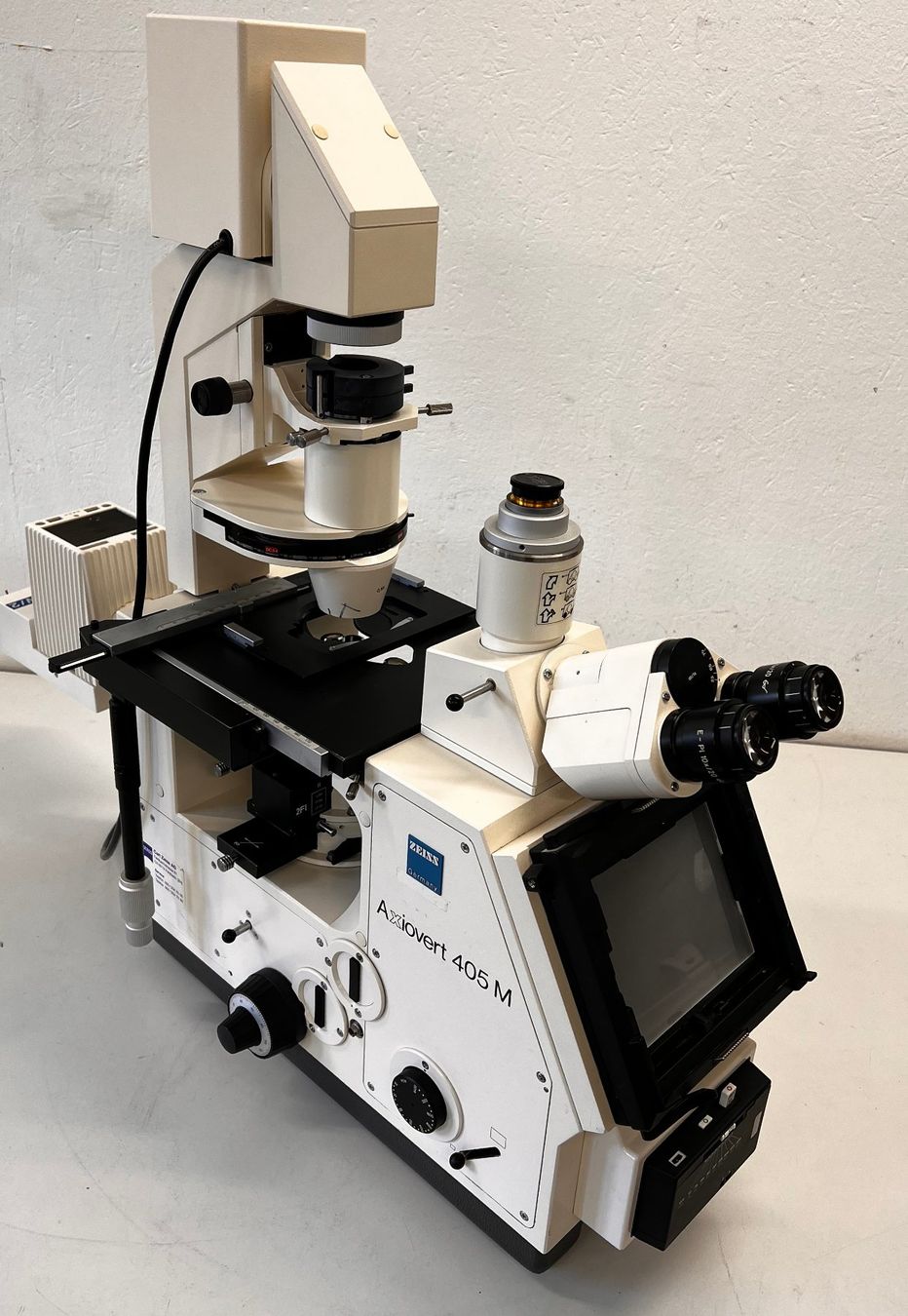 Laborzubehör: Zeiss Axiovert 405M Inverses Trinokular Mikroskop – Gebraucht aus Niederdorf von LeptonAG_Labor