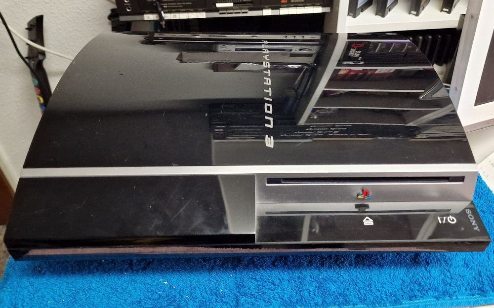 Sony Playstation 3 FAT Lady 80GB + 2 Games + Kabel + Ext Kaufen auf Ricardo