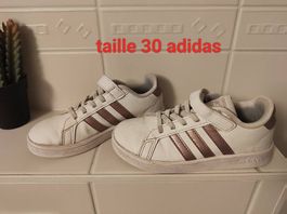 Adidas enfant taille 30
