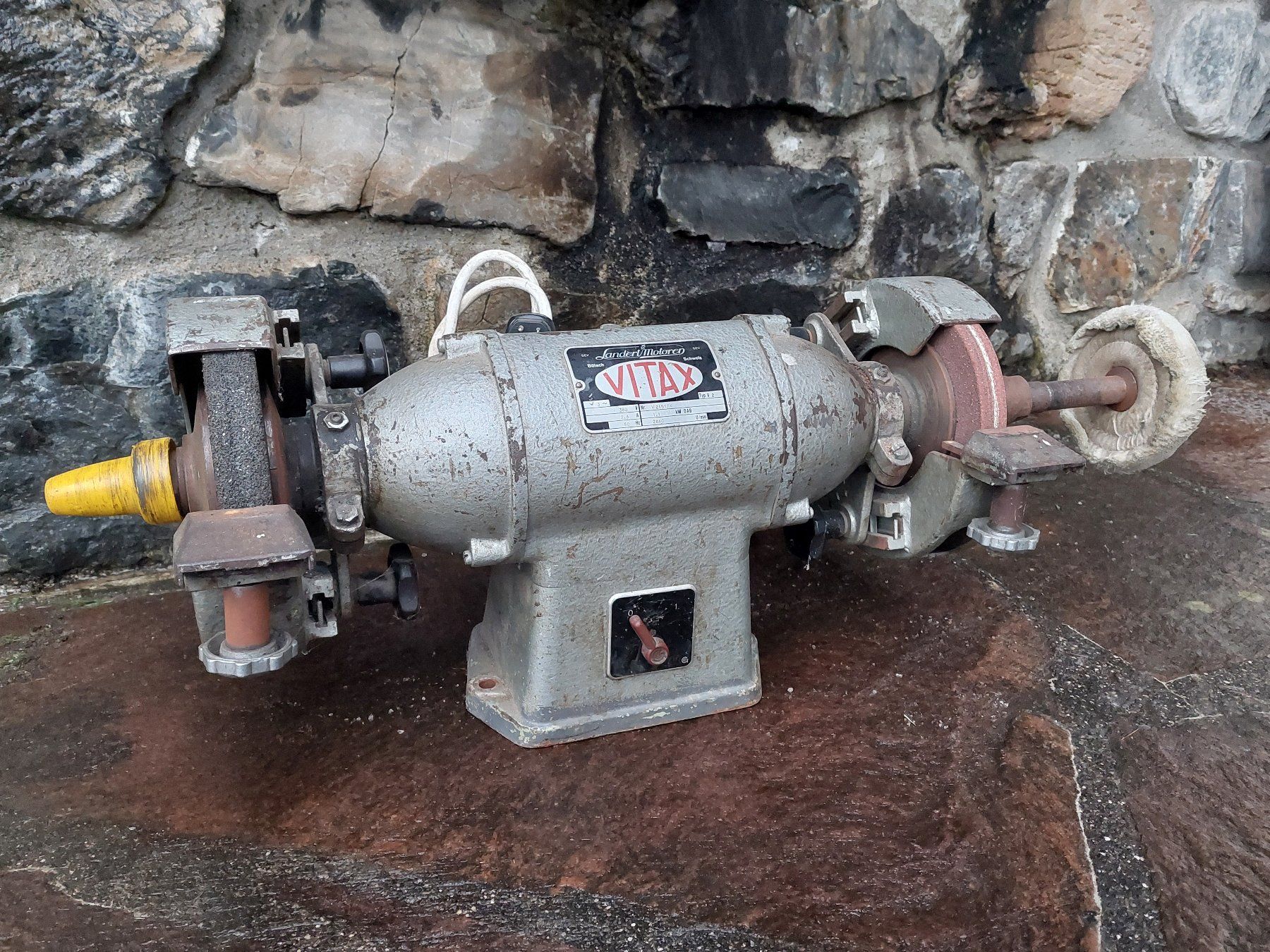 Vitax Schleifen & Polieren: Vitax V2 Doppelschleifmaschine, 380 Volt – Gebraucht aus Muri b. Bern von Spassholz 1