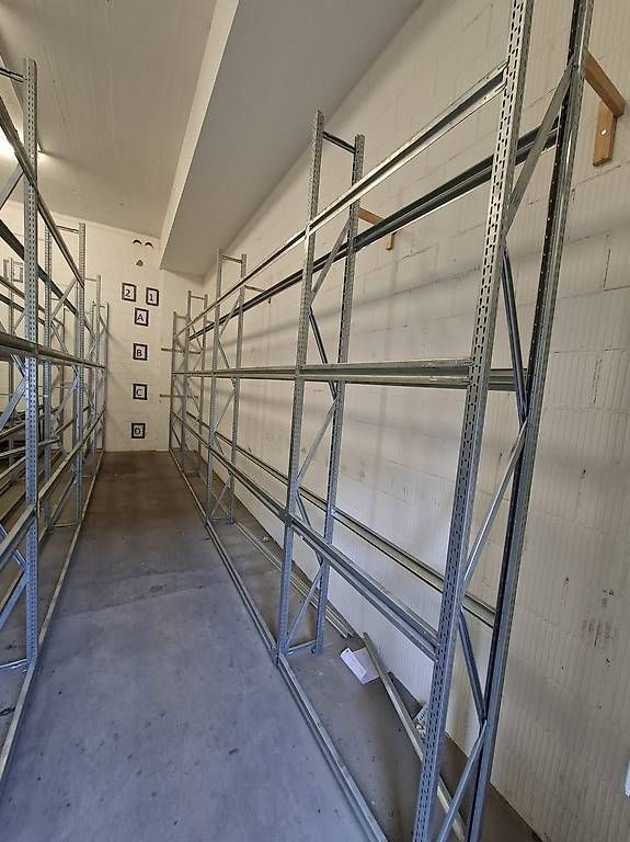 Scaffali: Reifenregale 4 Etagen à 100.- pro Meter – Usato da Ennetbürgen venduto da KaDu82