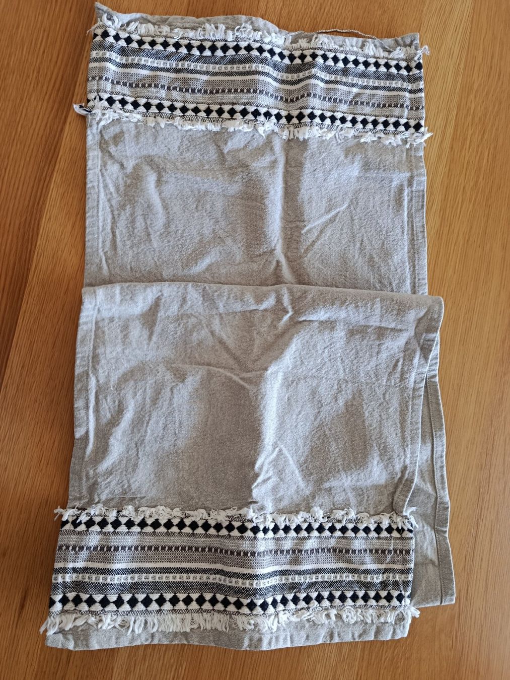 Autre linge de table: Tischläufer grau gemustert – D'occasion à Wangs par son_klein