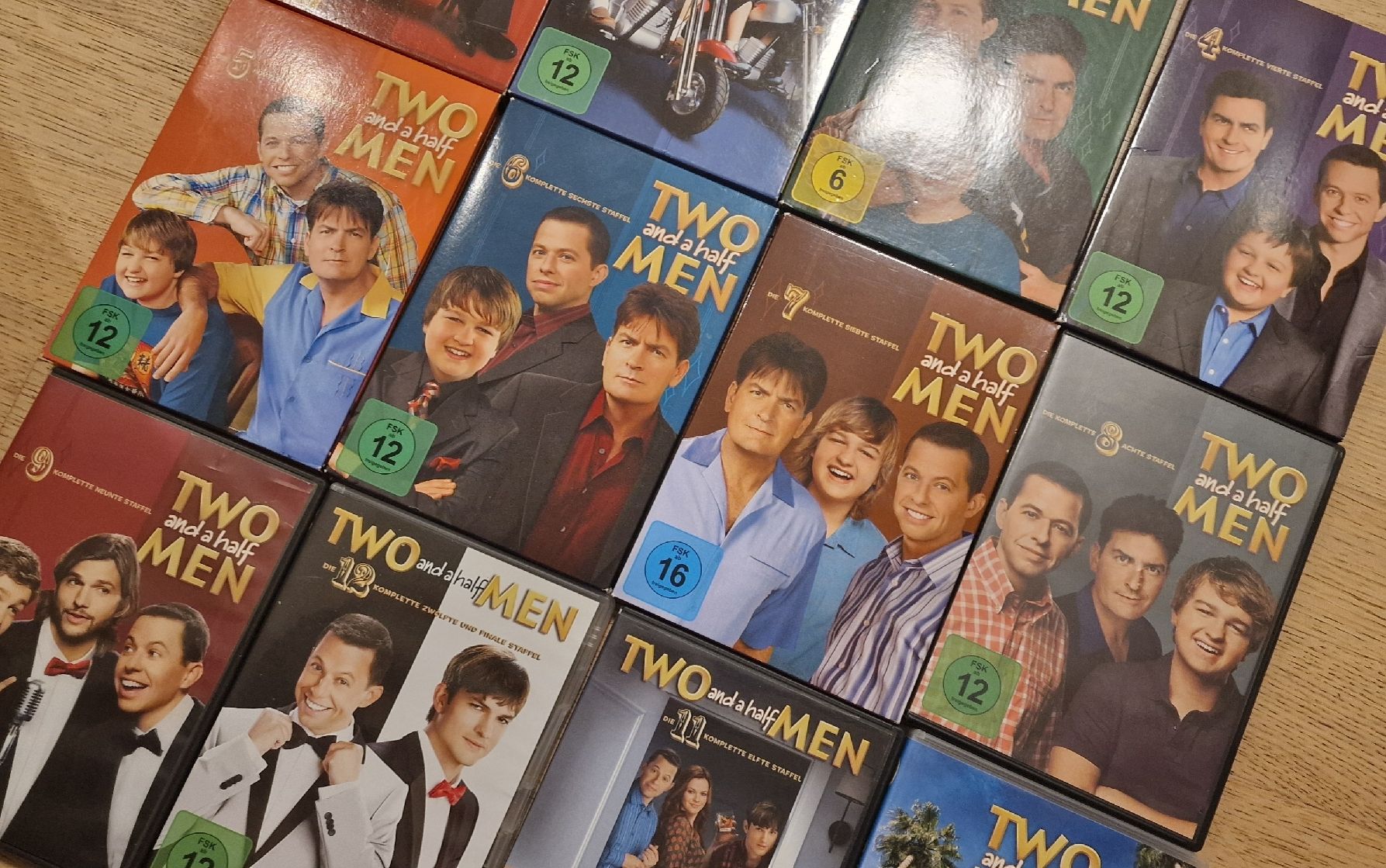 Tous les DVDs: Two and a Half Men DVDs komplette Staffeln 1-12  – D'occasion à Arbon par sar_l7ll 3