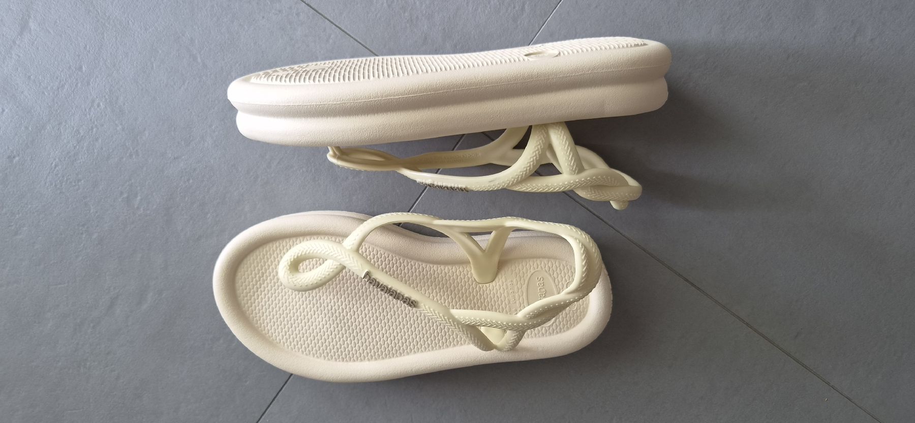 Havaianas Chaussures filles: HAVAIANAS 35/36 CRÈME  – Neuf (Voir description) à vufflens la ville par Veuveclicquot 1