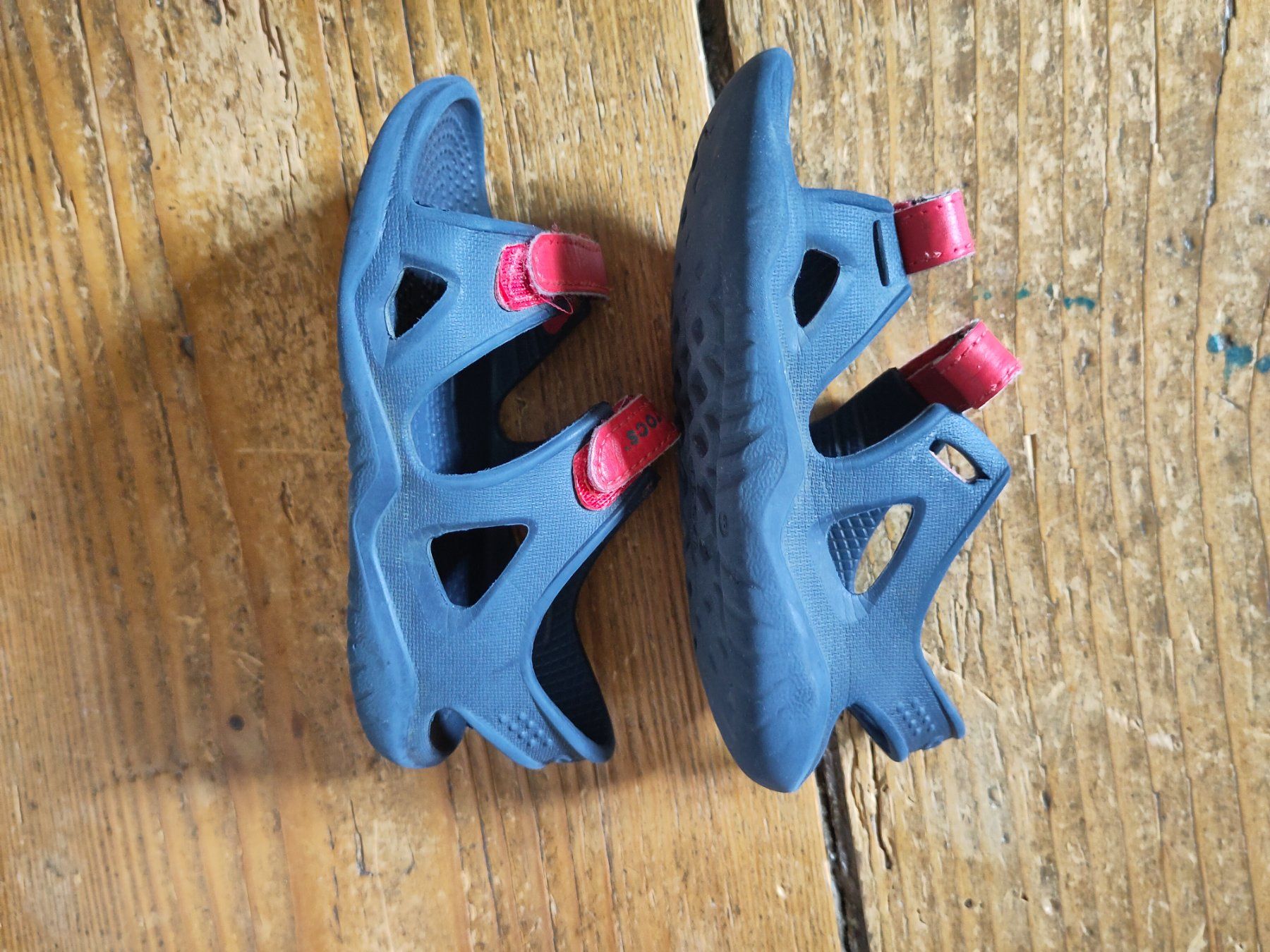 Crocs Schuhe für Jungen: Crocs Sandalen Gr. 8, Sommerschuhe Kinder – Gebraucht aus Arbon von Flosse19 1