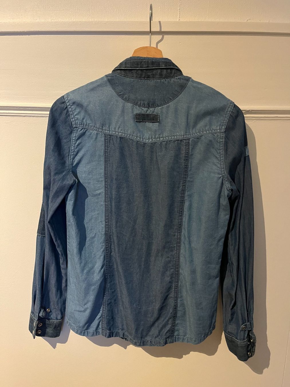 Camicette: Jeanshemd Suite Blanco Patchwork Flicken – Usato da Zürich venduto da its-love 1