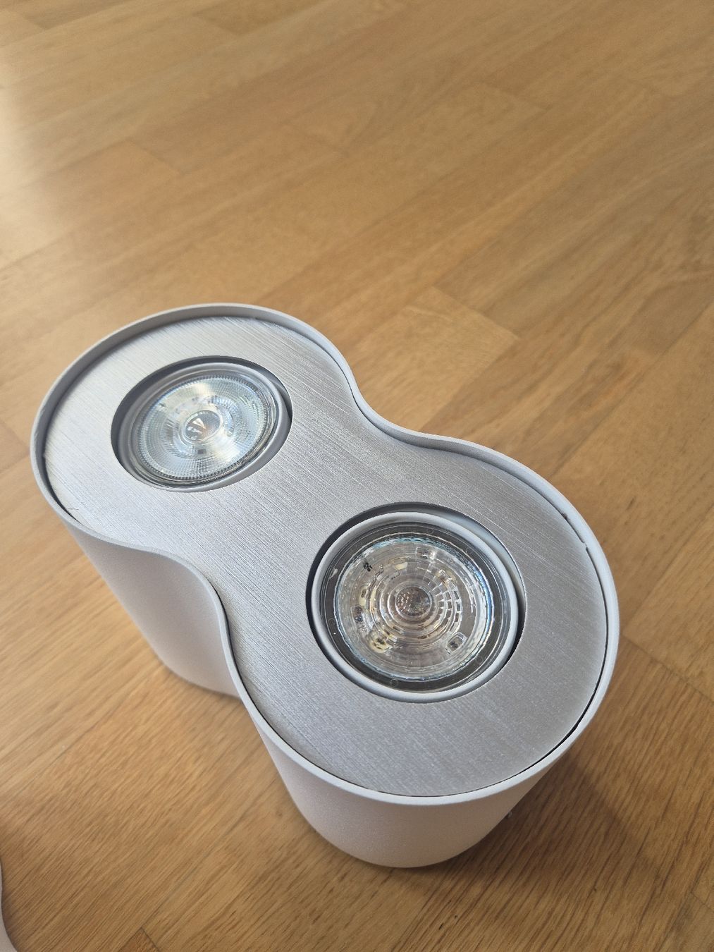 Philips Kronleuchter & Deckenlampen: Philips - LED-Strahler Hue Pillar – Gebraucht aus Niederglatt ZH von HaloHos 1