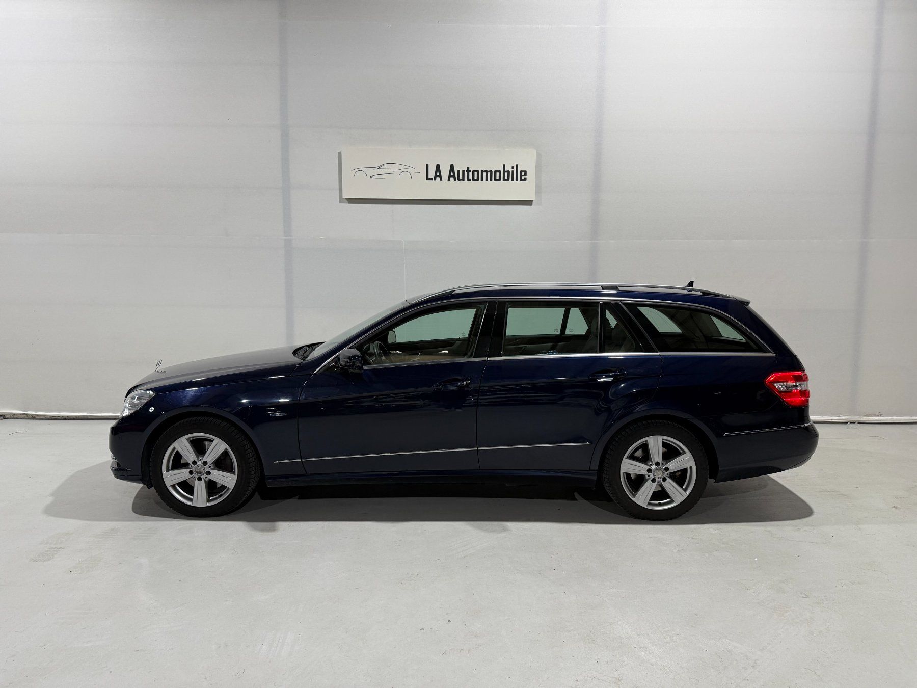 Mercedes-Benz Automobili: MERCEDES-BENZ E 350 CGI BlueEfficiency Elégance 4Matic 7G-Tr – Usato da Widnau venduto da clique17 1