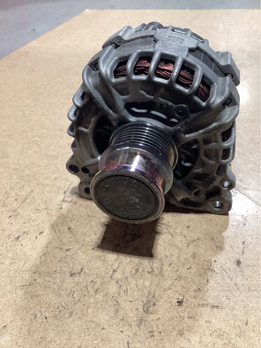 VW Tutti pezzi di ricambio auto: Alternator zu VW Polo 1.2 TSI BMT – Usato da Reichenburg venduto da T864RX