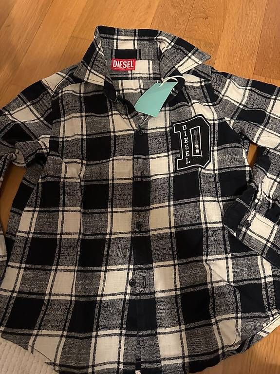 Camicie, T-shirt & Polo: Diesel Hemd Gr. 122 – Usato da Winterthur venduto da CelloOnline